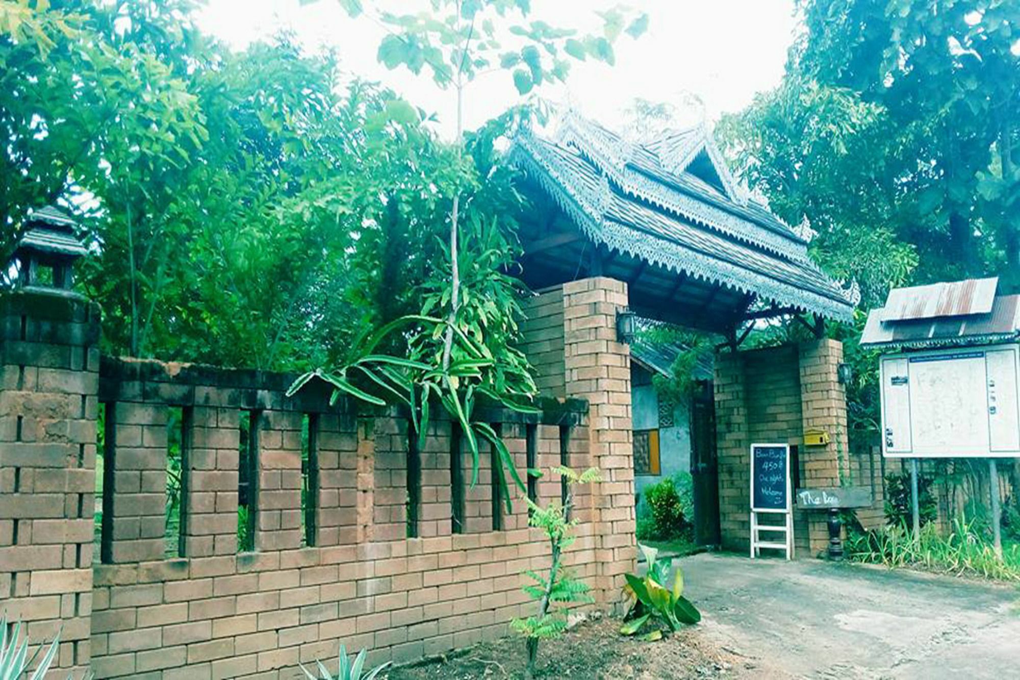 The Local Story Resort Ban Mon Talaeng Exterior foto