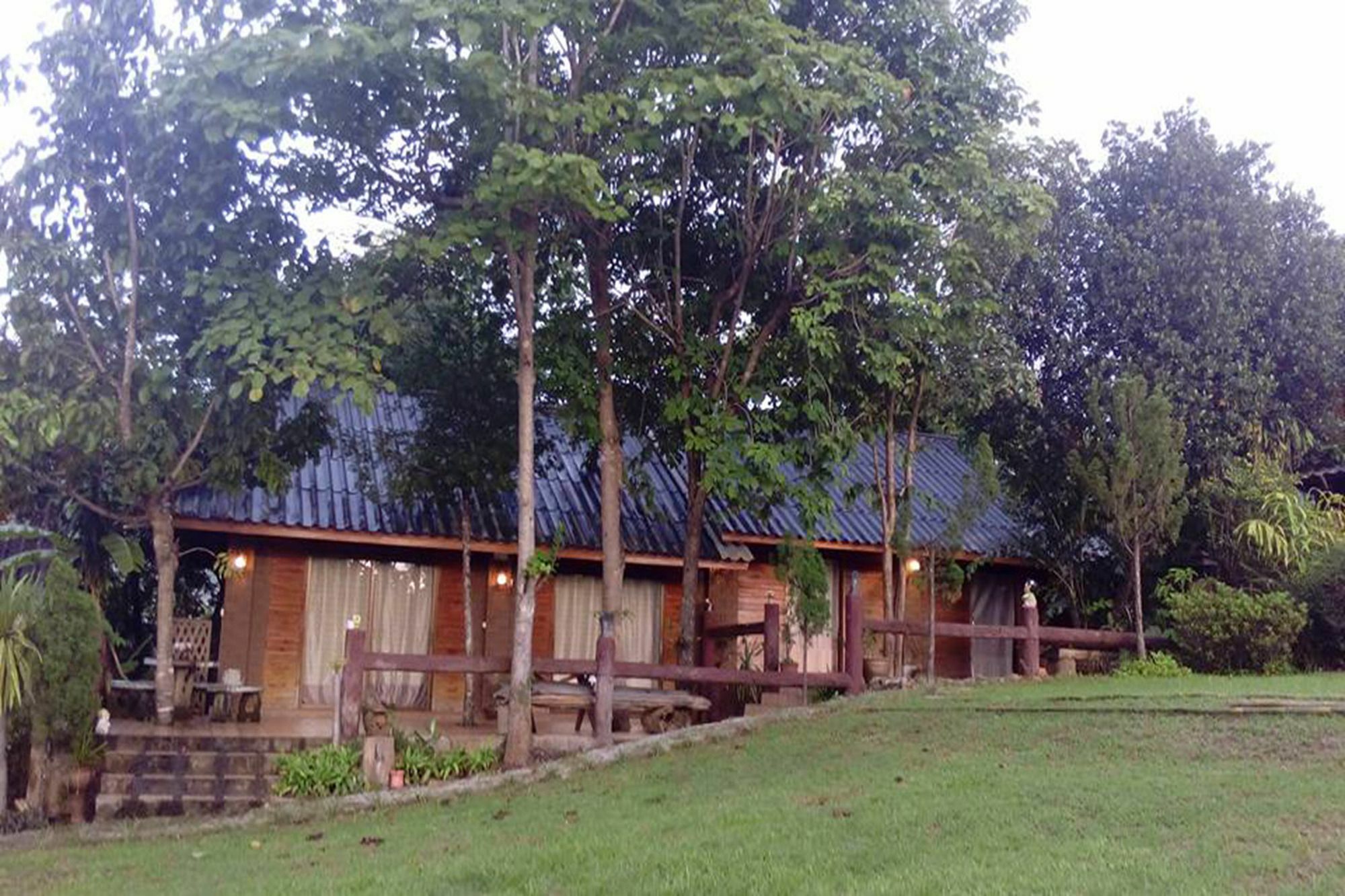 The Local Story Resort Ban Mon Talaeng Exterior foto